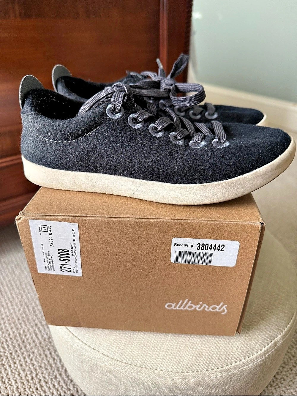 Allbirds Wool Runners Black & Cream Sneakers Size 6 - original box included